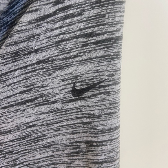 Nike relaxed yoga top, size large. Black, white, and grey - Picture 3 of 4